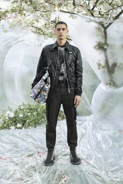 Look 5